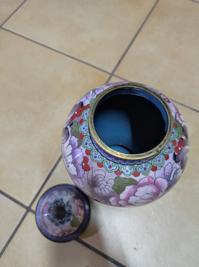 Vaso cinese cloisonne decorato con fiori