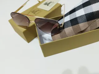 Gafas de sol Burberry doradas y marrones