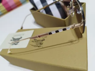 Gafas de sol Burberry doradas y marrones