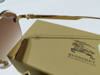 Gafas de sol Burberry doradas y marrones