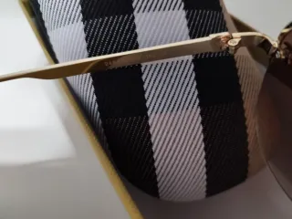 Gafas de sol Burberry doradas y marrones