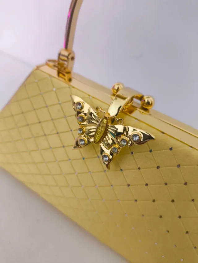 Bolso de fiesta dorado con mariposa
