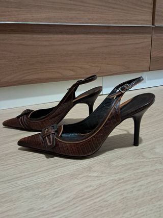 Zapatos de tacón Zara marrones