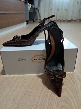 Zapatos de tacón Zara marrones