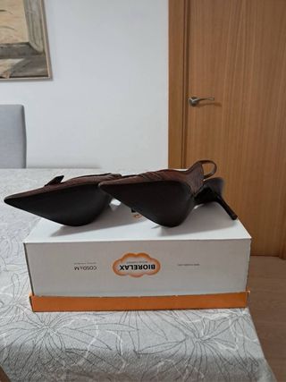 Zapatos de tacón Zara marrones