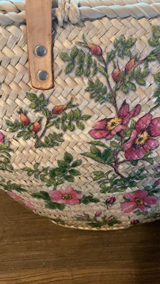 Bolso de playa de paja con flores