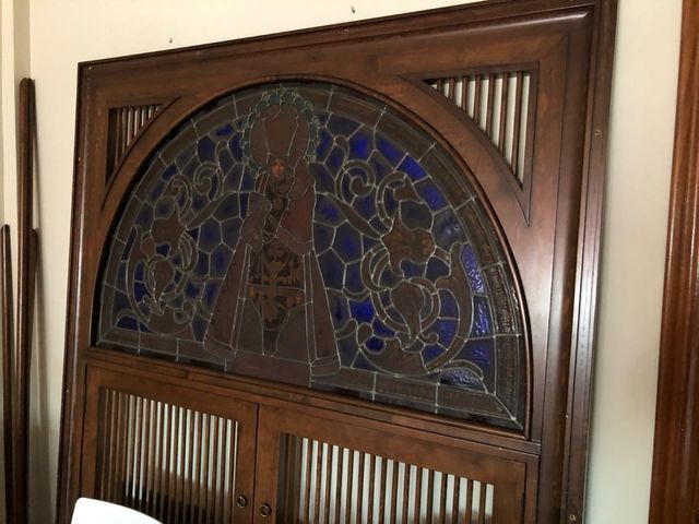 Anticuario: Marco de madera con vitral