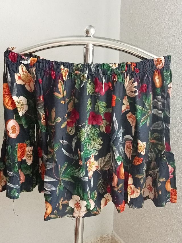 Blusa floral hombros descubiertos