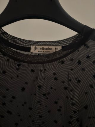 Camiseta Stradivarius Malla Estrellas Negra