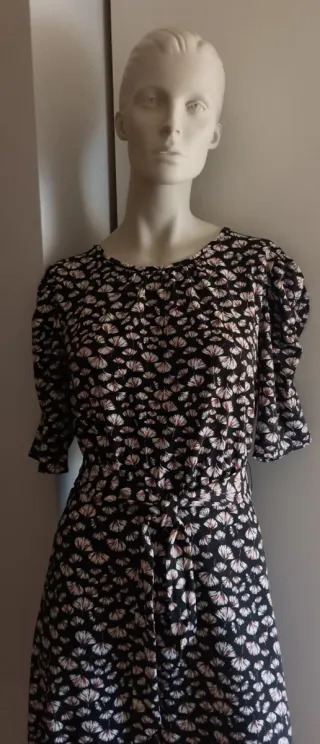 Vestido estampado negro y rosa