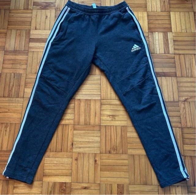 Pantalón Adidas Gris