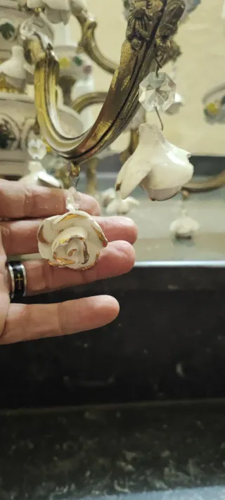 Lámpara de bronce y porcelana