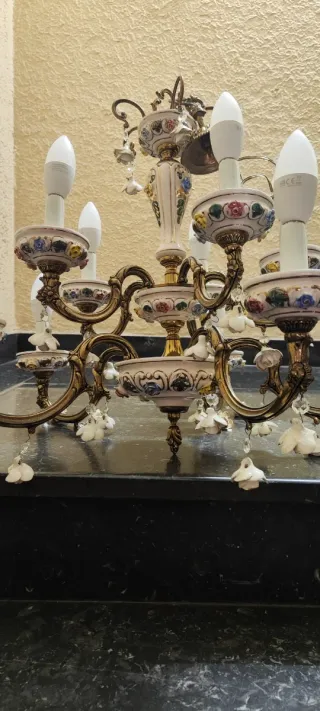 Lámpara de bronce y porcelana