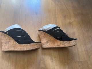 Sandalias UGG Negras Cuña