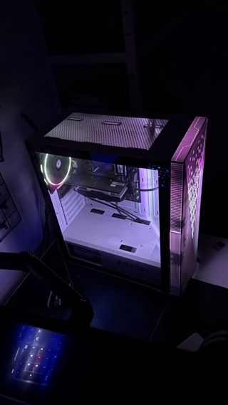 PC Gaming Blanco y Morado