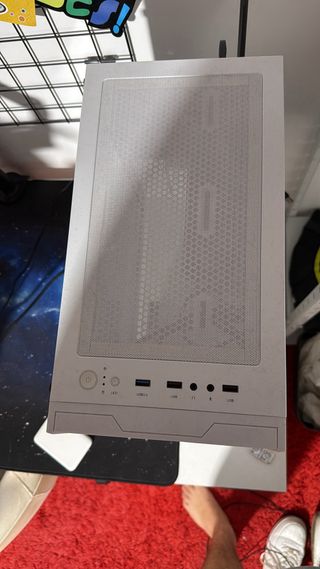 PC Gaming Blanco y Morado