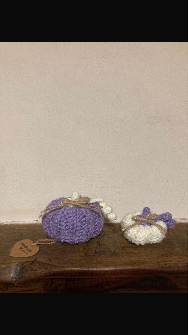 Zucca Halloween uncinetto viola e bianca