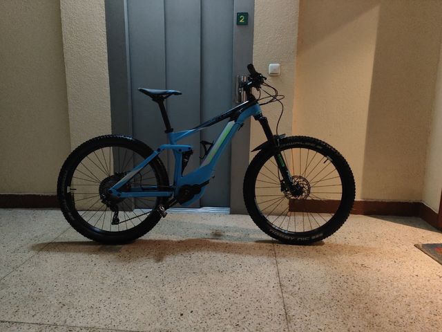 Bicicleta eléctrica Cube Stereo Hybrid 140