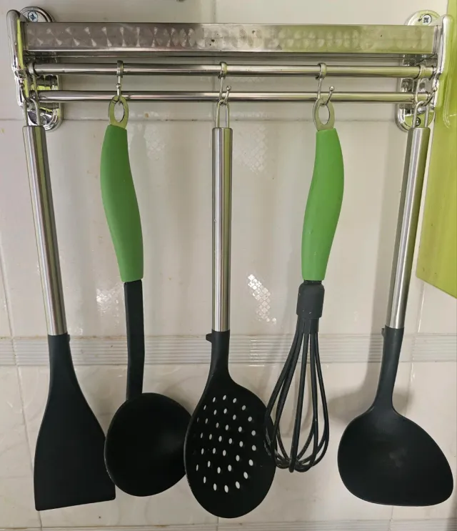 Juego 5 Utensilios Cocina y colgador, regalo de 3 