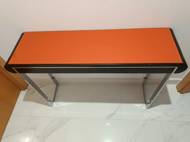 Mueble entradita naranja y plateado