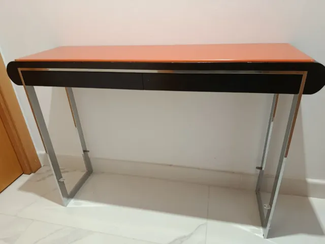 Mueble entradita naranja y plateado