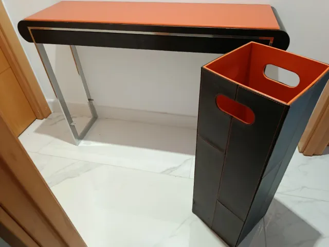 Mueble entradita naranja y plateado