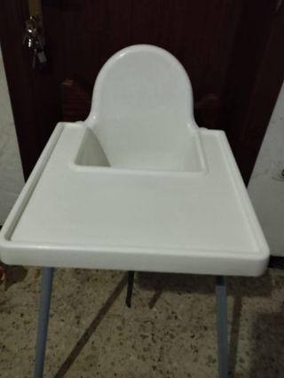 Trona IKEA con bandeja