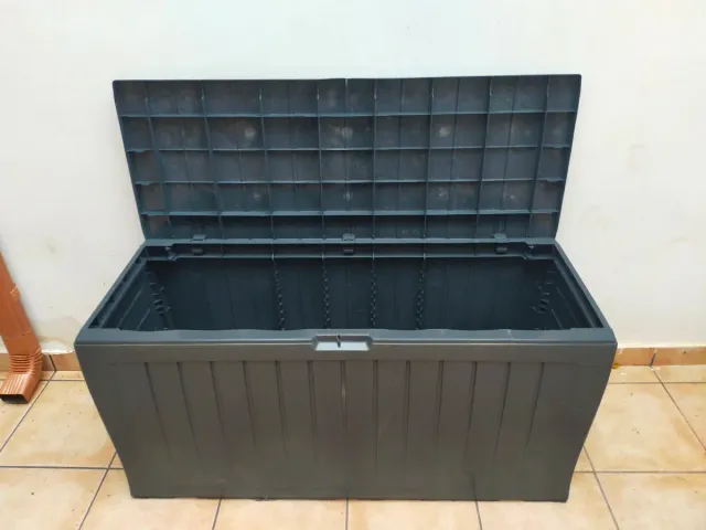 Cofre de plástico grande