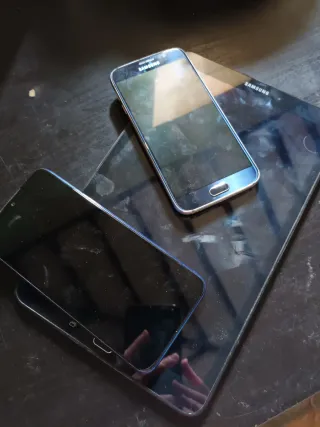 LOTE 2 MÓVILES Y 1 TABLET