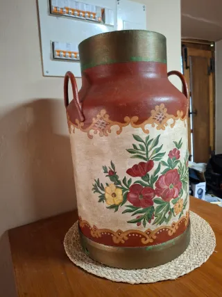 Lechera antigua decorada - Paraguero