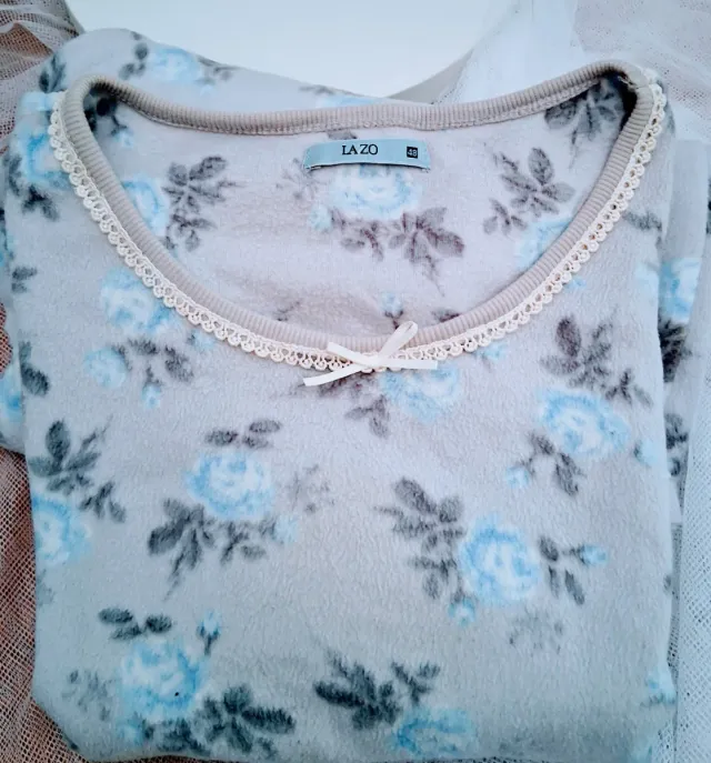 Pijama franela LAZO. Floral azul y gris talla 48. 