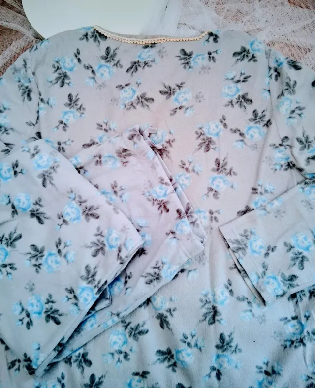 Pijama franela LAZO. Floral azul y gris talla 48. 