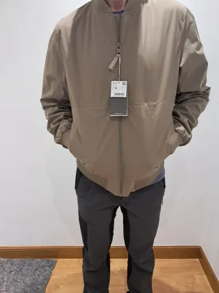 Cazadora bomber beige M