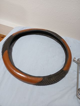 Funda de volante con textura. Es muy antiguo monta