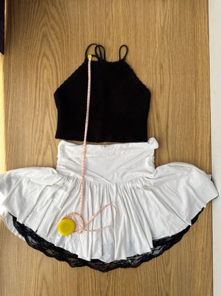 Conjunto top negro y falda de baile blanca