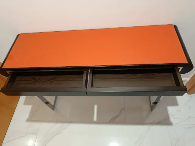 Paragüero de piel marrón y naranja