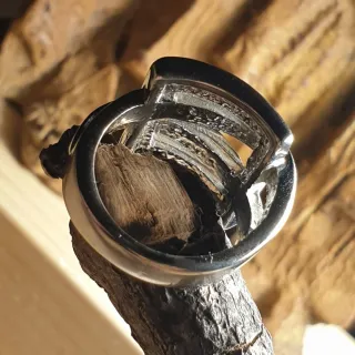 PRECIOSO Anillo de Acero Hebilla