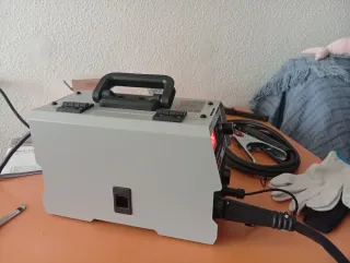 Máquina soldar hilo sin gas nueva a estrenar