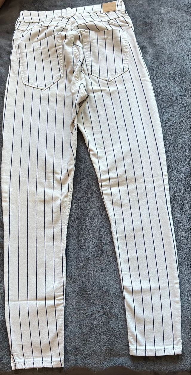 Pantalón Bershka rayas blanco y azul