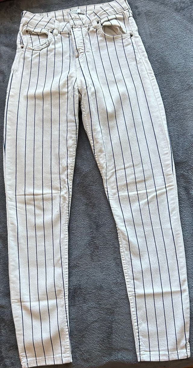 Pantalón Bershka rayas blanco y azul