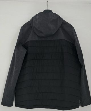 Chaqueta Columbia Negra y Gris con capucha.