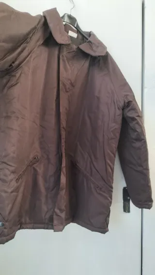 Chaqueta impermeable hombre marrón
