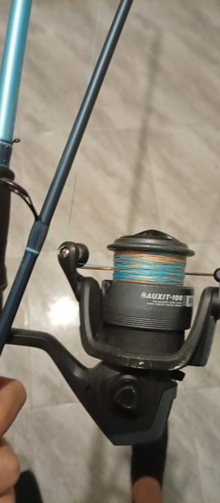 Caña de pescar con carrete