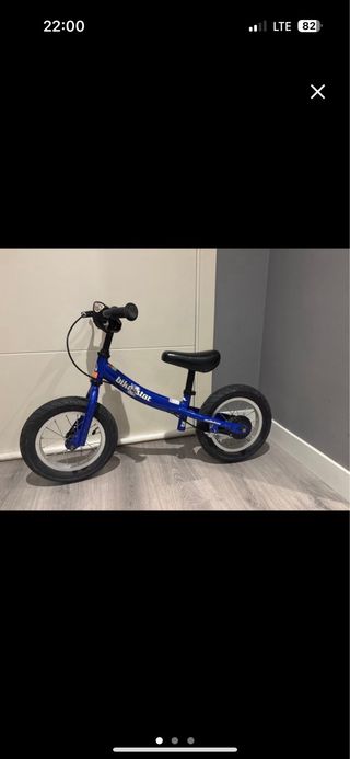 Bicicleta de equilibrio azul para niños