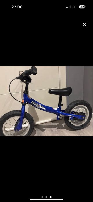 Bicicleta de equilibrio azul para niños