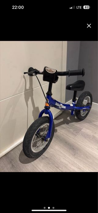 Bicicleta de equilibrio azul para niños