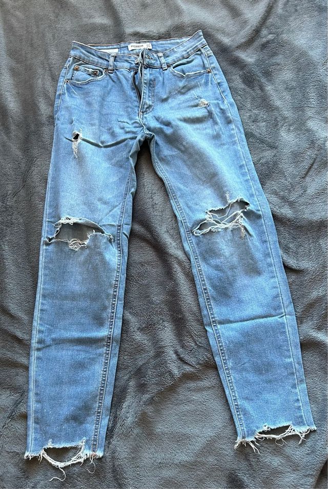 Pantalón vaquero Pull&Bear desgastado
