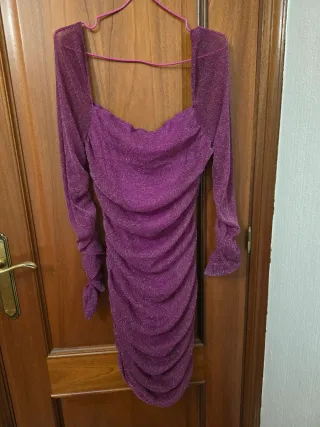 Vestido morado brillante manga larga