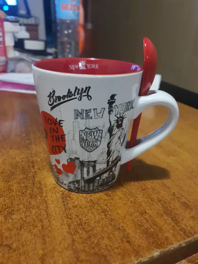 Tazza in ceramica New York con cucchiaio