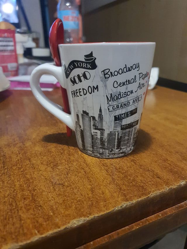 Tazza in ceramica New York con cucchiaio